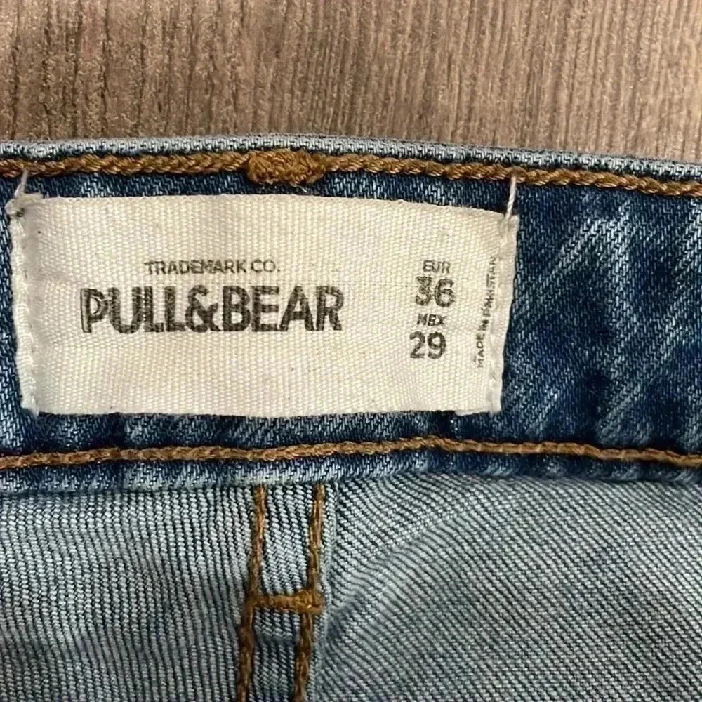 Pull & Bear Straight Fit Mid Rise  Light washed Jeans- W29L27 - Picture 2 of 3